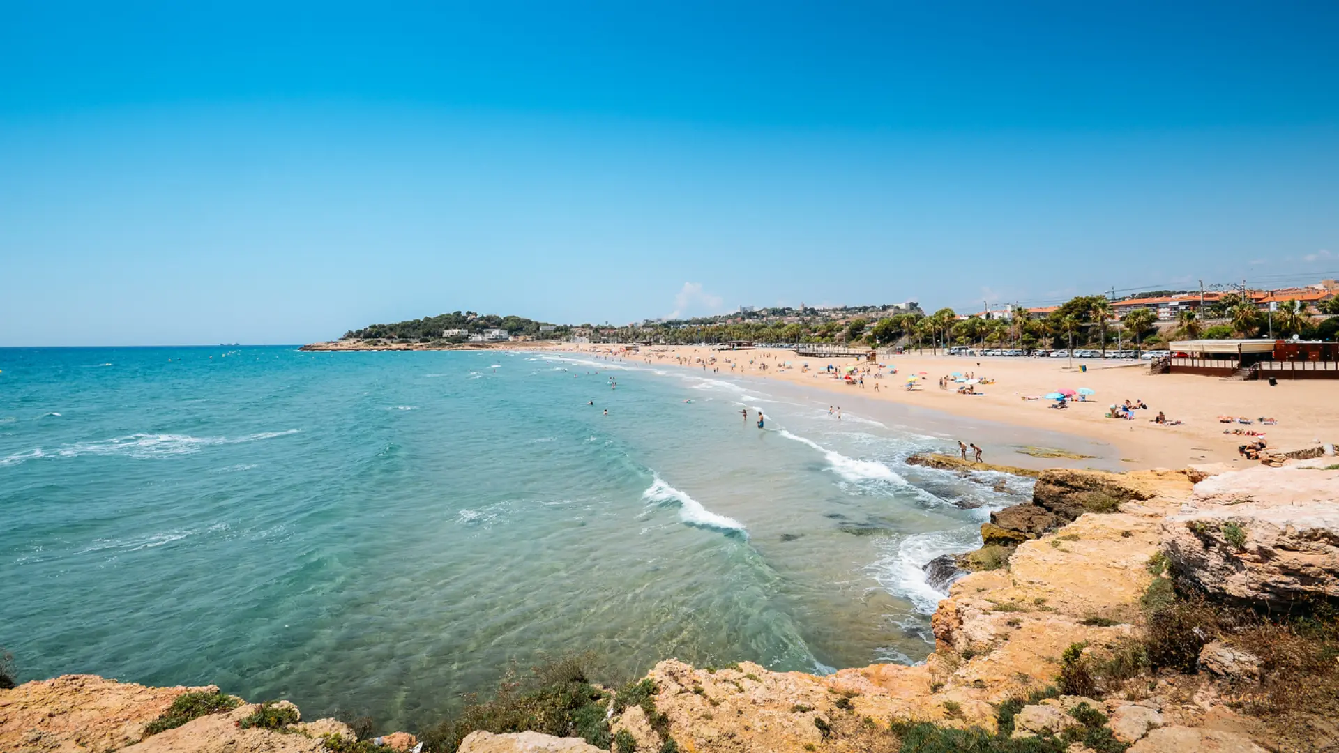 Un menor muerto y otros dos en estado crítico cuando se bañaban en una playa de Tarragona