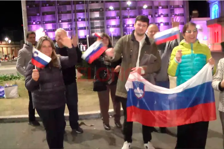 Eslovenia celebró en Paraná el 35° aniversario de su independencia con un acto frente a Casa de Gobierno