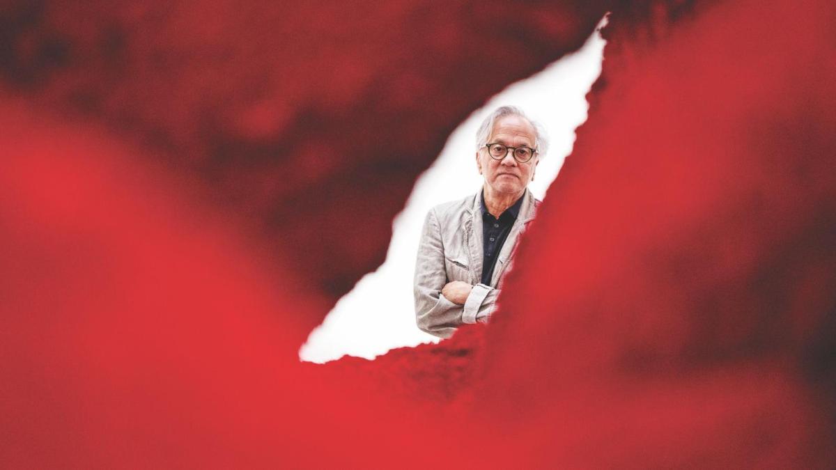 Rojo y negro en gran formato: el regreso de Anish Kapoor