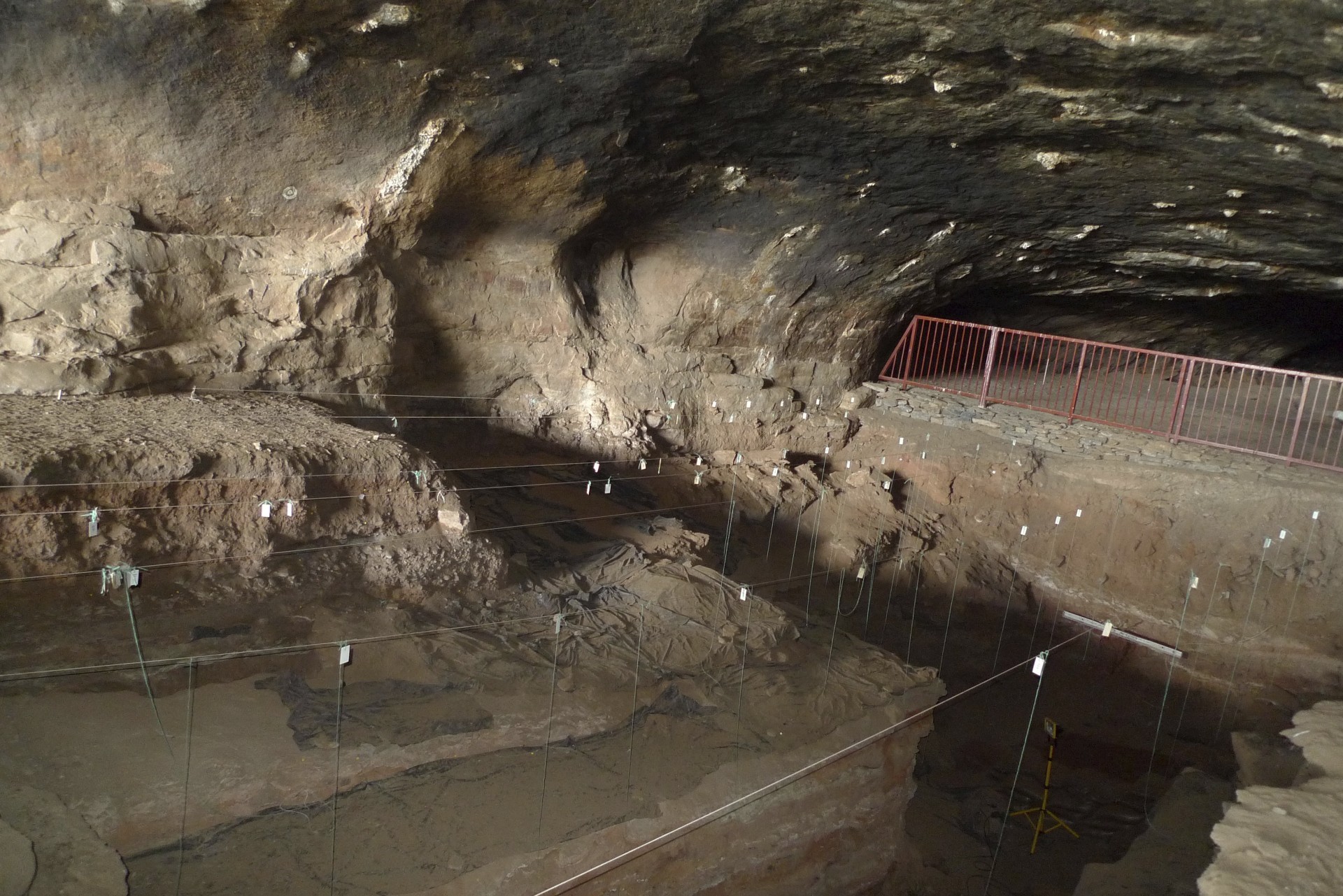 Hallan en una cueva de Sudáfrica la prueba más antigua de la utilización del fuego