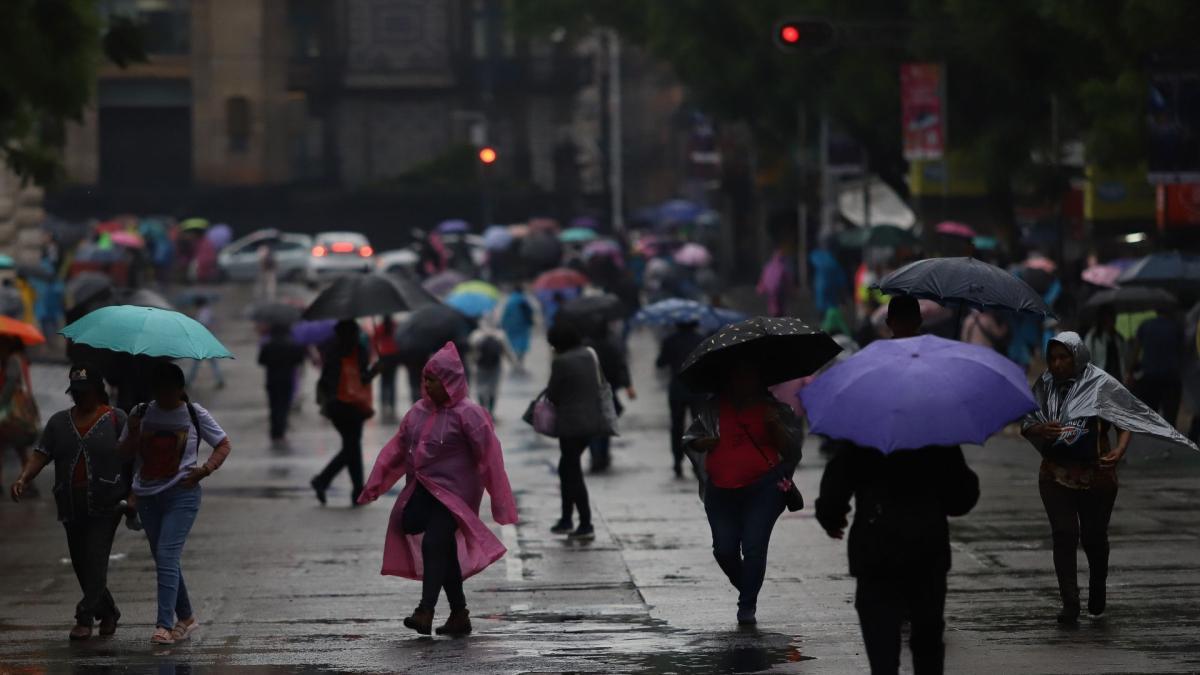 ¡No guardes el paraguas! Lluvias y posibles granizadas se pronostican para la CDMX