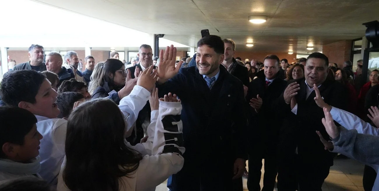 Pullaro inauguró la nueva escuela secundaria de Hughes y destacó el trabajo colectivo