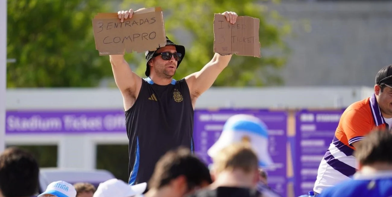 "Compro entrada", un cartel que muestra la fiebre por Argentina en el Mundial