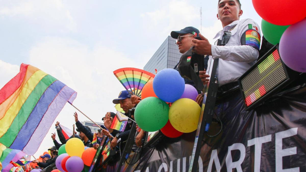 Policía capitalina se suma por primera vez a la Marcha del Orgullo