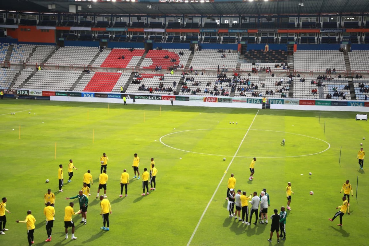 Sudáfrica entrena a puerta abierta y conquista al estadio Hidalgo