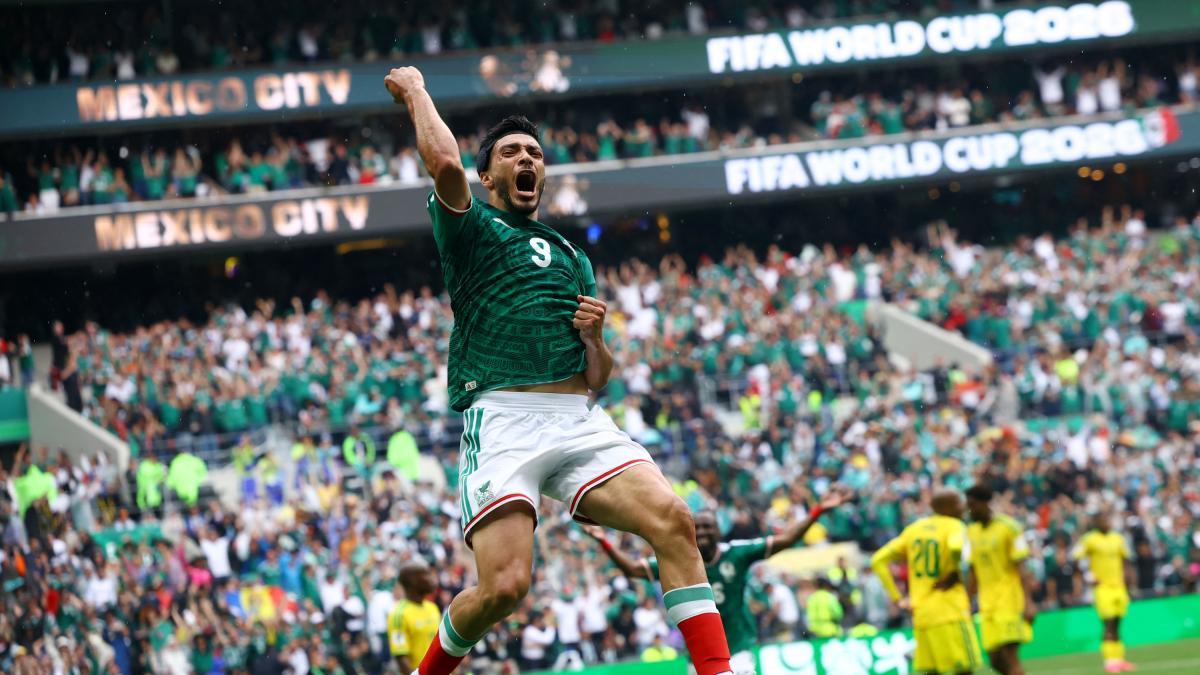 ¡Entre lágrimas! Raúl Jiménez anota su primer gol en un Mundial y lo dedica a su padre