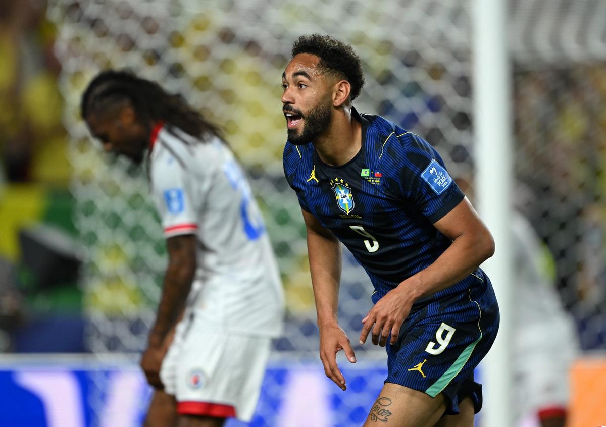 Brasil goleó 3-0 a Haití, lidera el Grupo C y se encamina hacia la clasificación