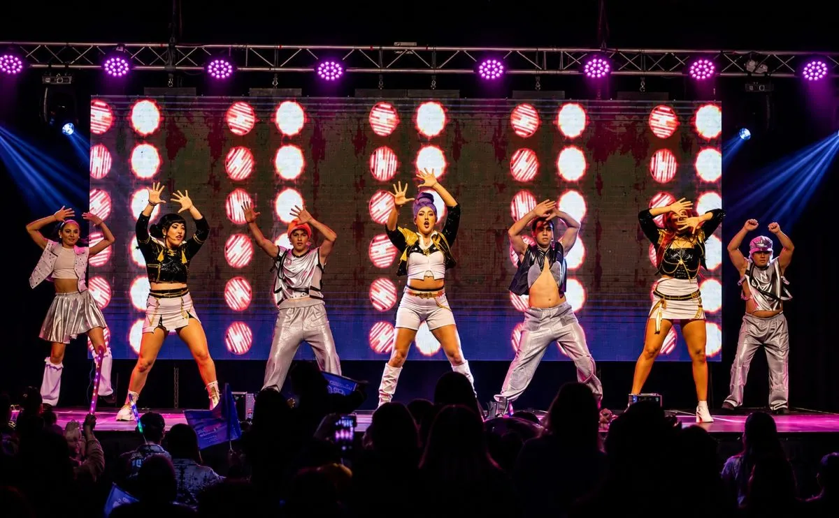 El fenómeno del K-pop llega a Posadas con un musical lleno de magia, acción y grandes coreografías
