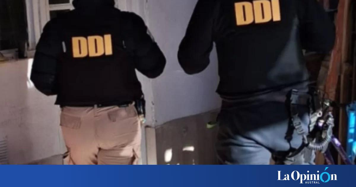 Fueron por una causa de material de abuso sexual infantil y encontraron municiones de arma de fuego