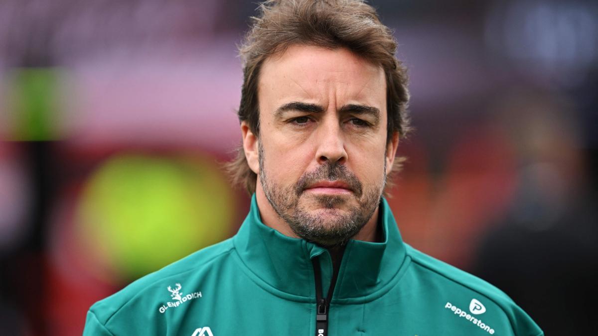Fernando Alonso causa sensación en Mónaco con tres de los coches más exclusivos del mundo
