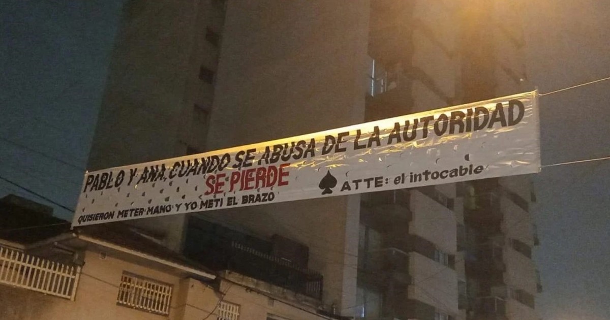 Colgaron un pasacalles con amenazas en una escuela de Mar del Plata y los docentes advirtieron en una carta: "La humillación se convierte en entretenimiento"