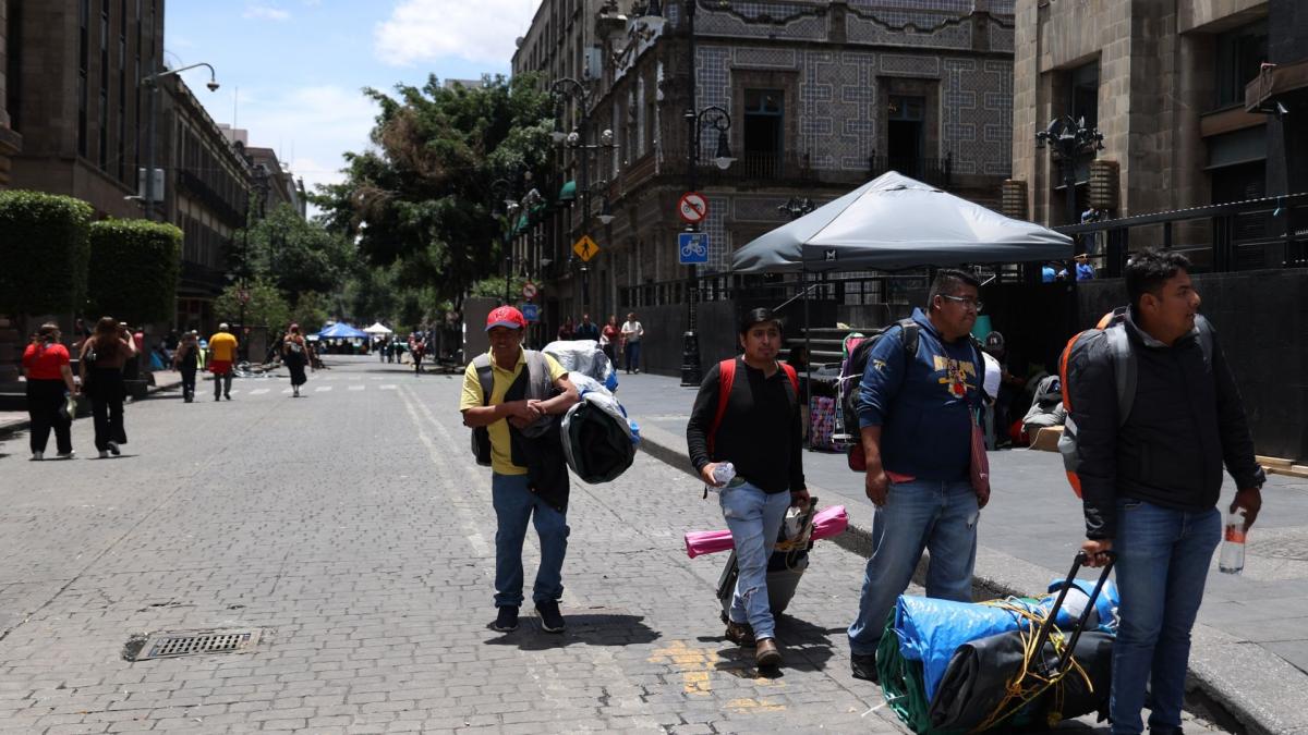 Comerciantes del Centro celebran retiro del campamento de la CNTE