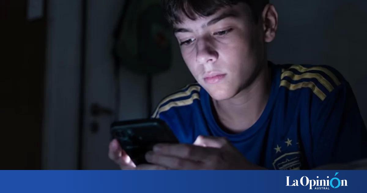 Apuestas y Mundial: alertan por el acceso temprano de chicos a plataformas de juego y el uso de tarjetas familiares