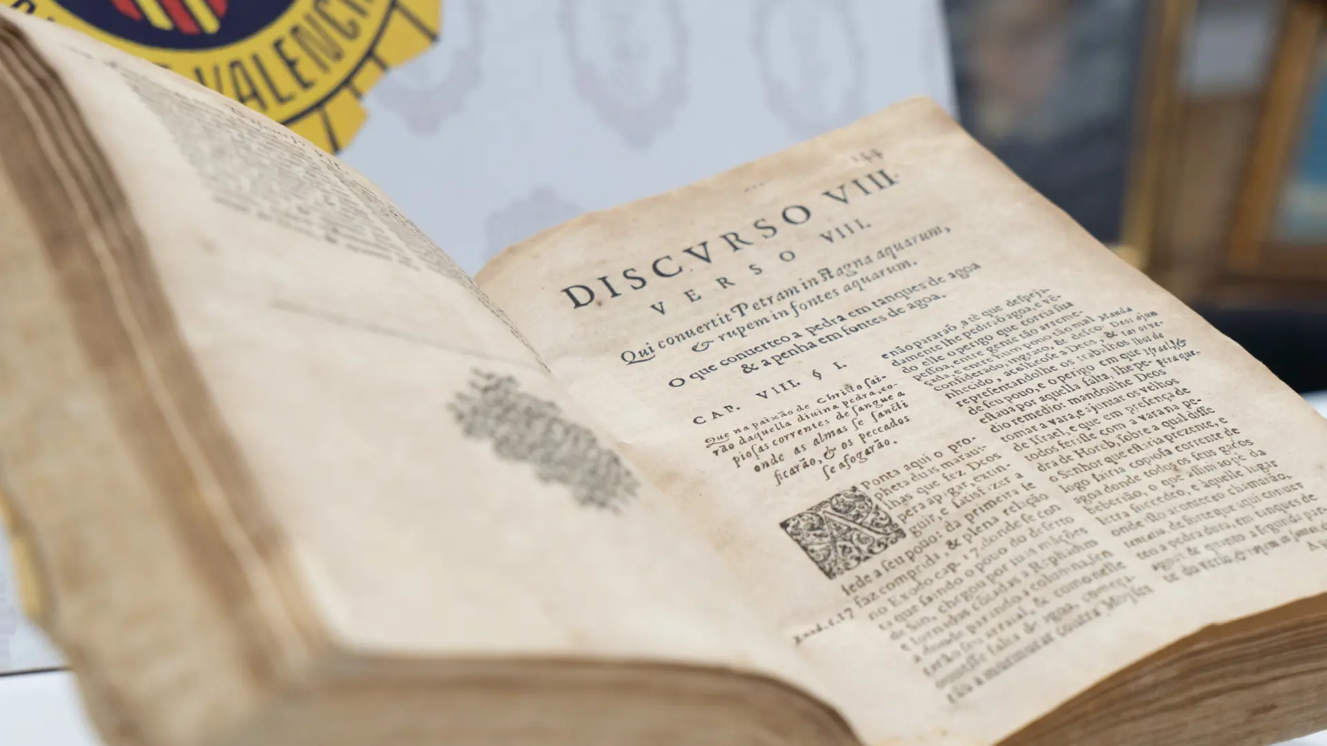 Recuperan un libro del s.XVII de un convento de Vic que se vendía en internet