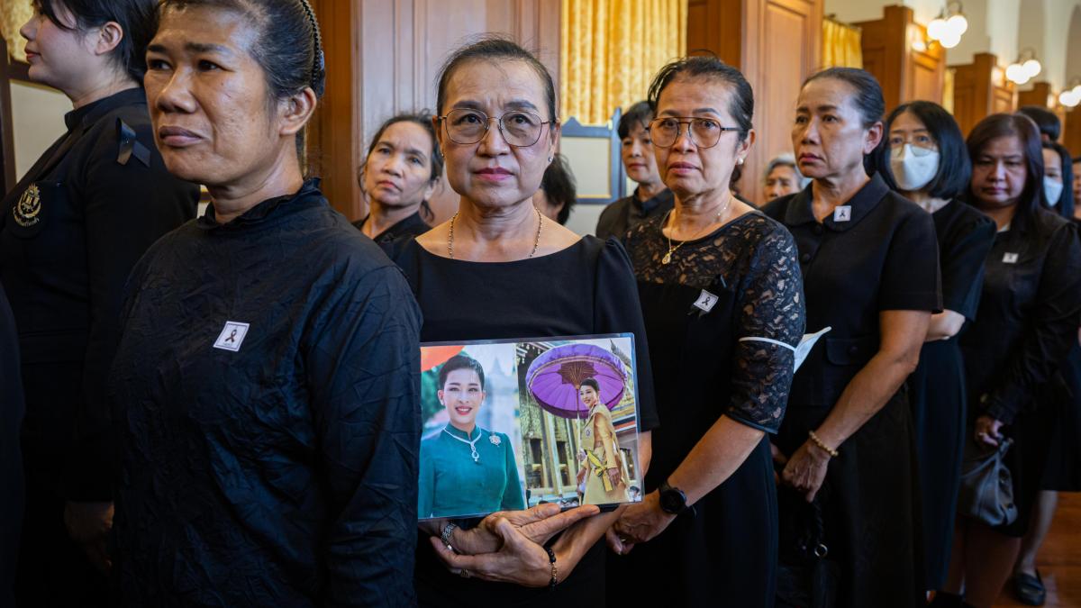 Tailandeses de luto despiden a la princesa "Bha" en Bangkok