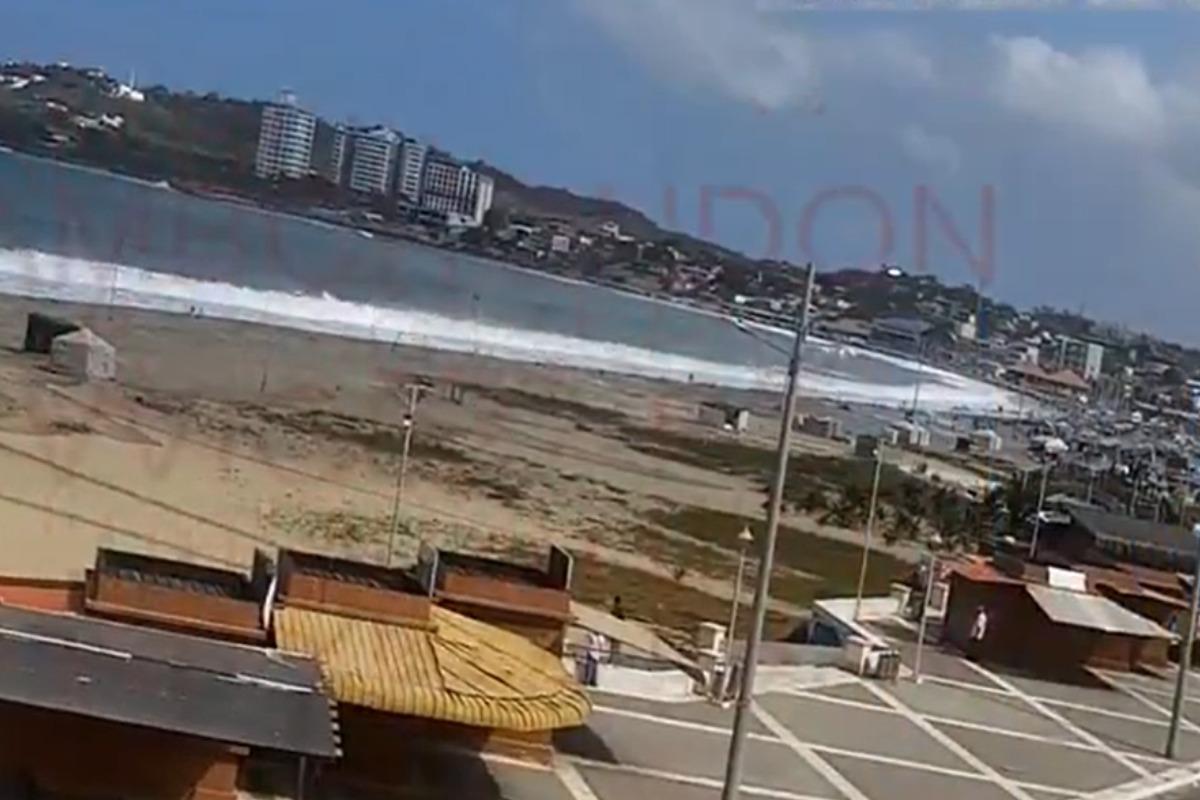 Alerta por oleaje en Galápagos, Playas y Santa Elena