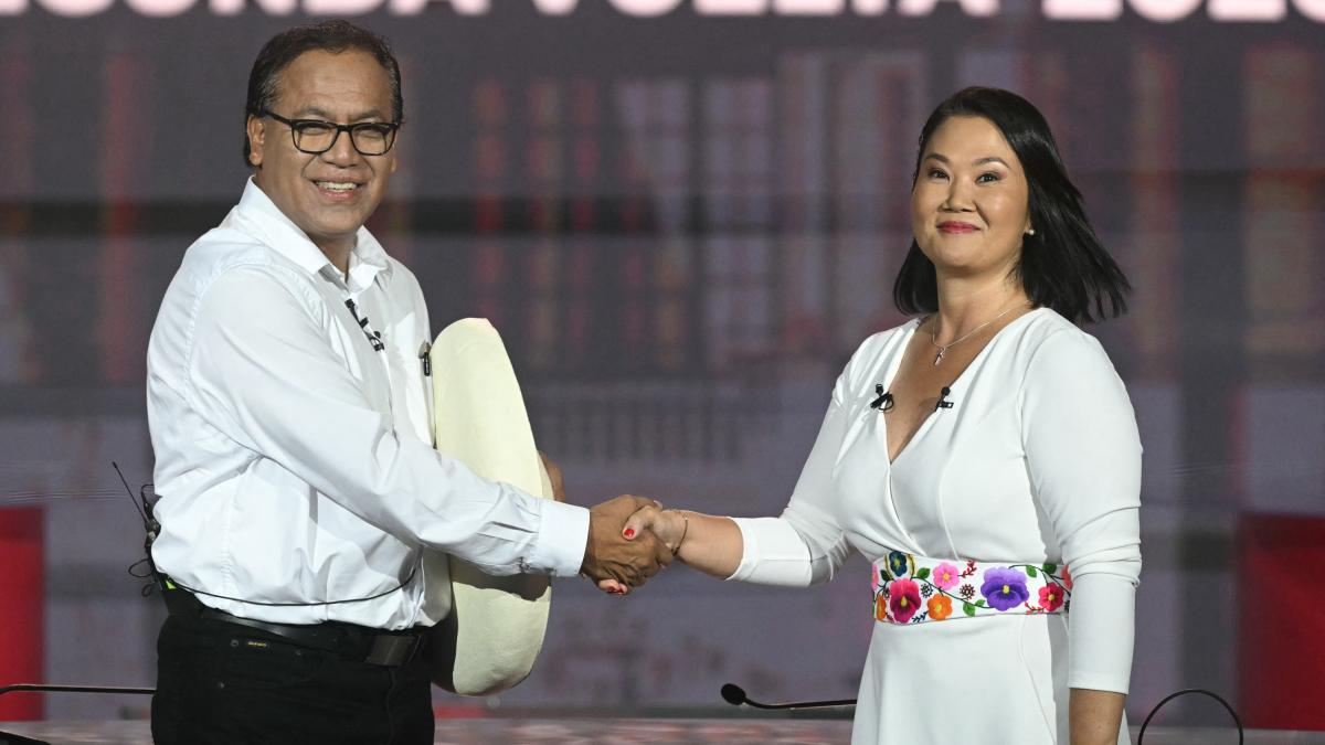 Elección presidencial en Perú entra en fase crítica: Sánchez pide revisar todo el proceso