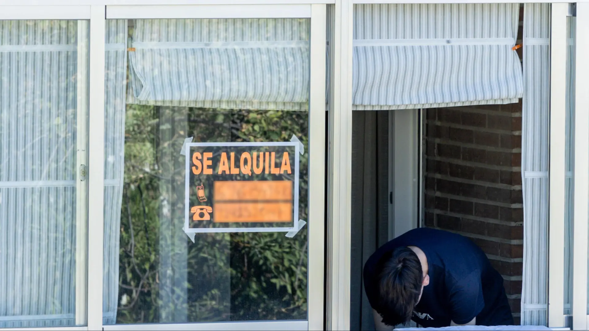 Alquilar una habitación se come más del 25% del sueldo en las zonas más caras pese a salir más barato que un piso