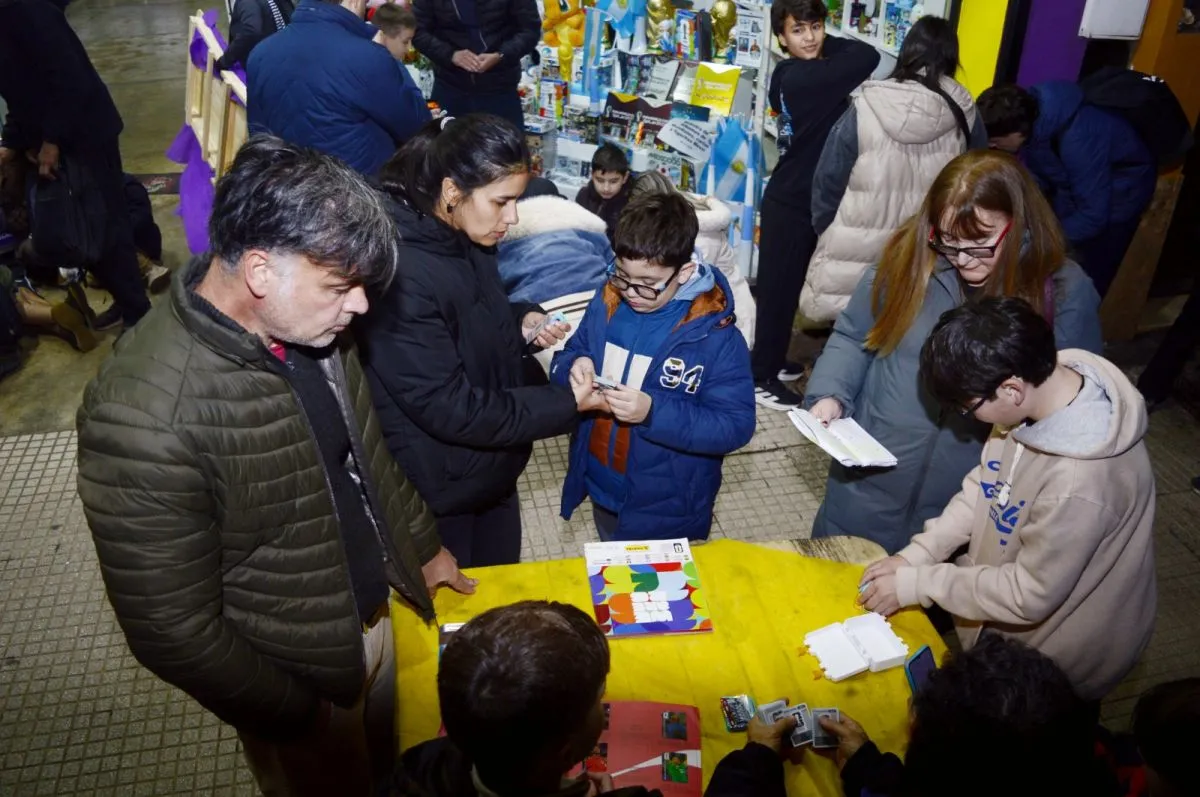 La fiebre por las figuritas vuelve a llenar de emoción las jugueterías