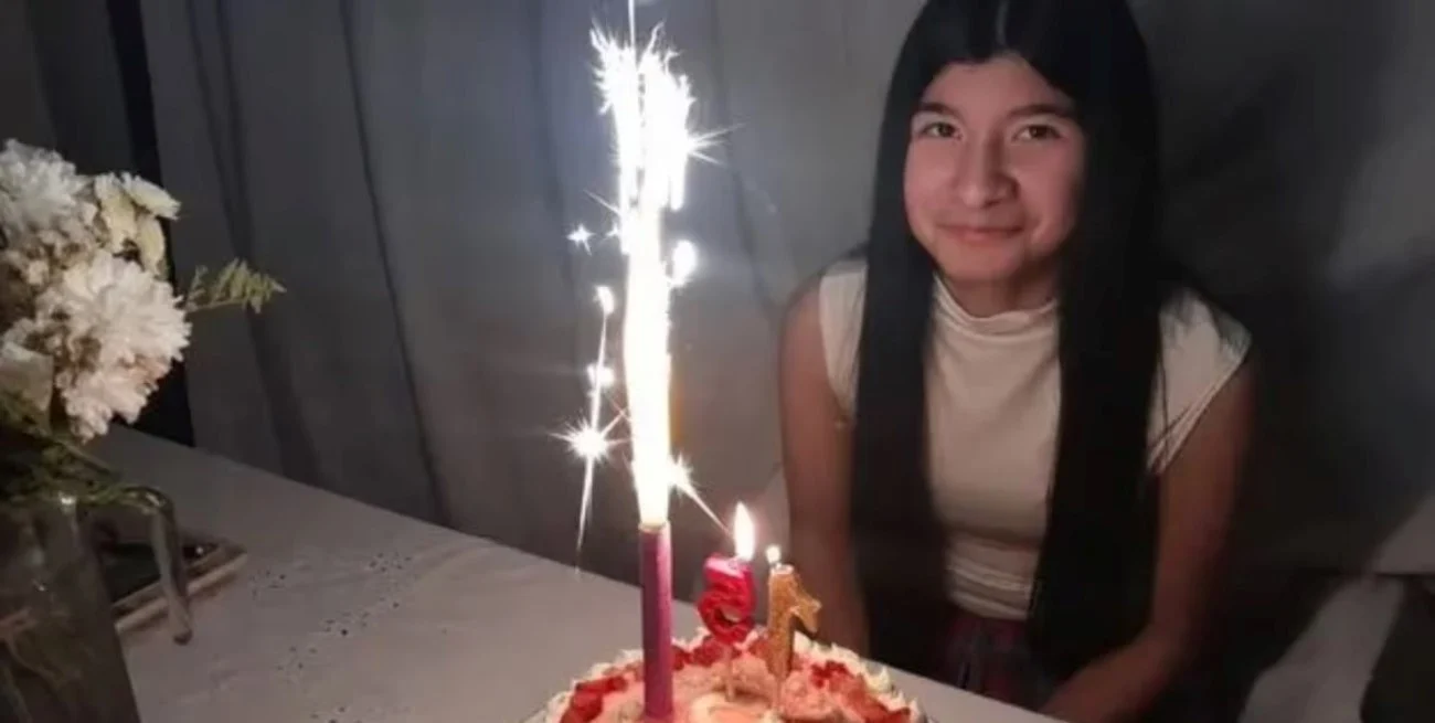 Buscan a una adolescente de 15 años que desapareció tras salir de la escuela en Colonia Caroya