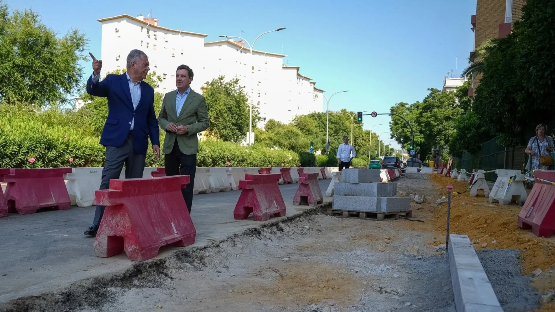 Avanzan las obras de la calle Rubén Darío de Sevilla, que incorporan nuevos árboles y plazas de aparcamiento