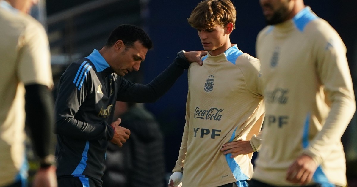 Empezó la "exigencia" de Scaloni con buenas noticias: Nico Paz, Montiel y Molina se entrenaron a la par en la Selección Argentina