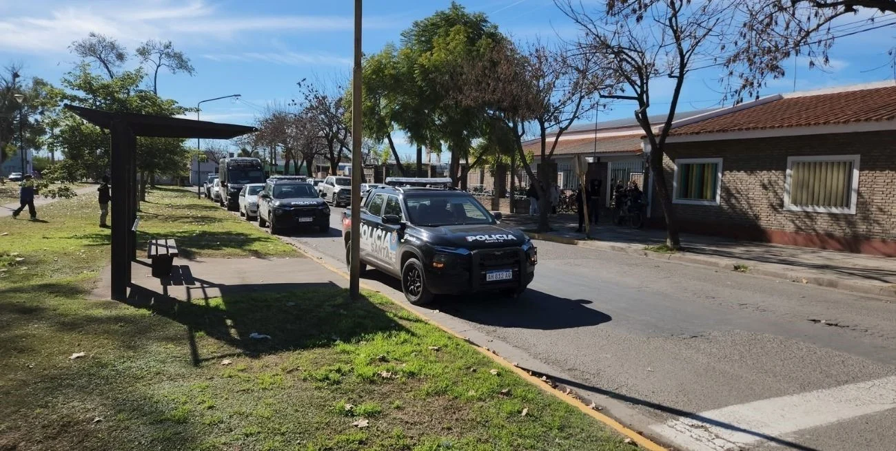 Horror en Rafaela: apuñalaron a un hombre dentro de una escuela y quedó al borde de la muerte