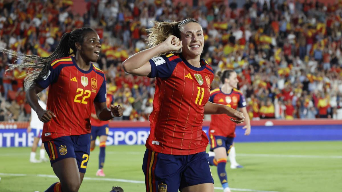 España golea a Inglaterra y depende de sí misma para clasificarse