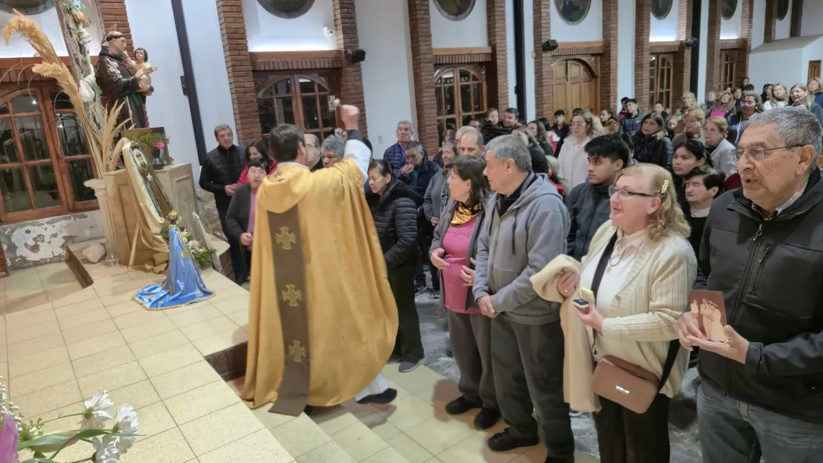 Doble festejo en Sarmiento: las Patronales de San Antonio suman un desfile cívico por la Fundación de San Juan