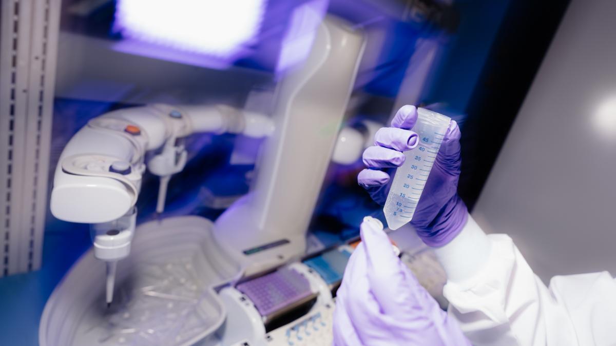 La Asociación de la Defensa de la Sanidad pide recuperar la gestión del laboratorio central