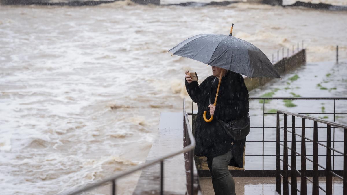 Protecció Civil alerta de intensas lluvias y de la crecida de los ríos en Barcelona y Girona