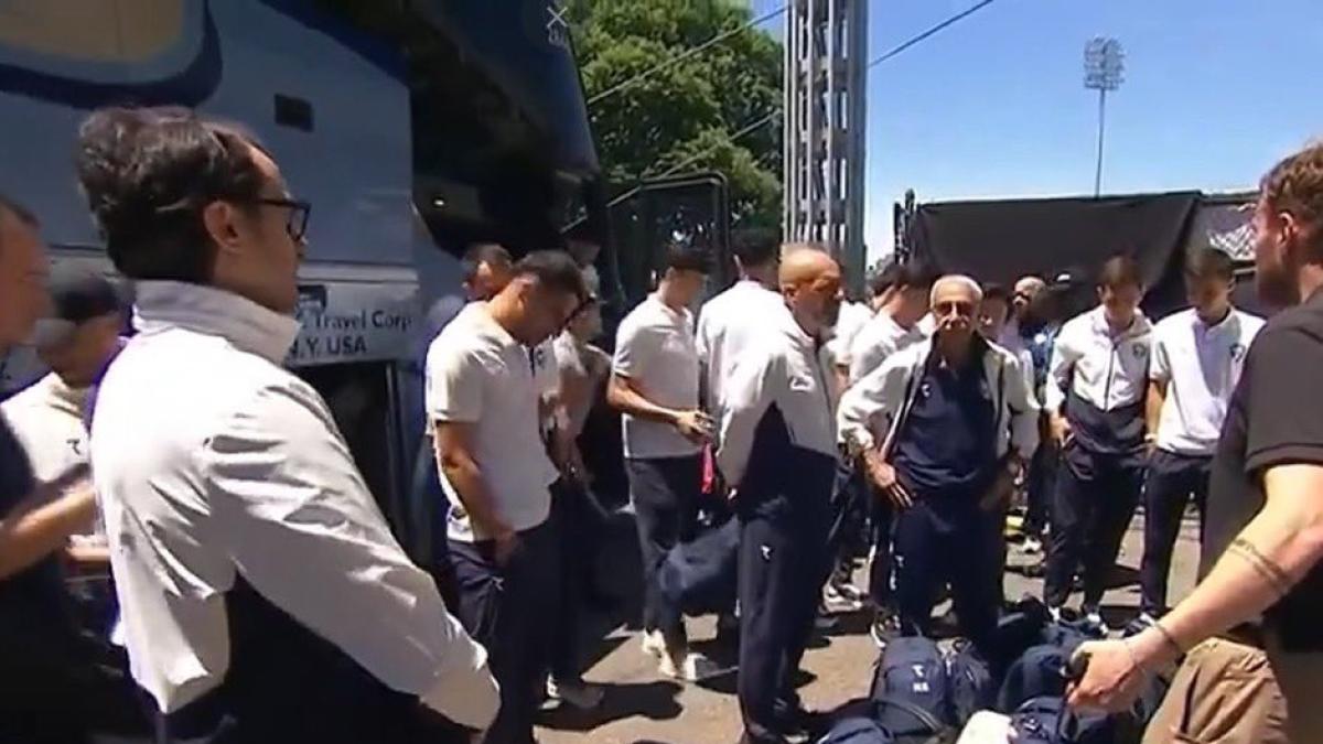 Perros rastreadores y detectores de metales, el riguroso control que enfrentó Uzbekistán antes del Mundial 2026