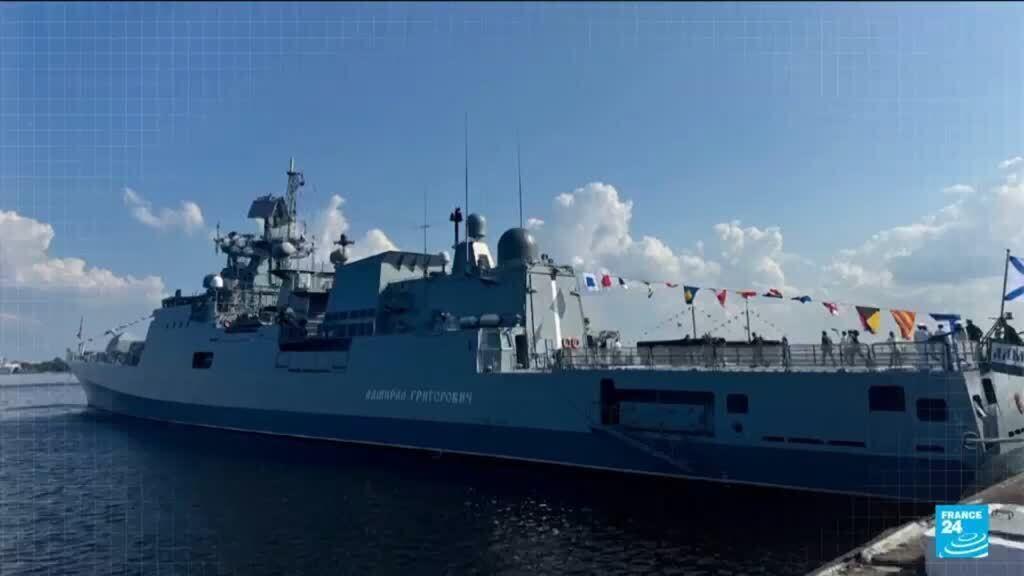 Un navire de guerre russe tire sur un bateau de retraité britanniques dans la Manche
