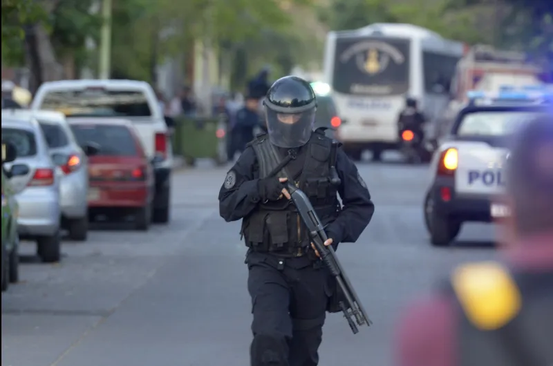 Detienen a municipal y a conocido comerciante por pr&eacute;stamos usurarios con amenazas de muerte