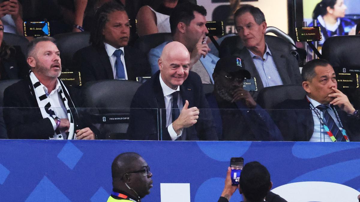 Irán encara a Infantino en el vestuario por restricciones en el Mundial