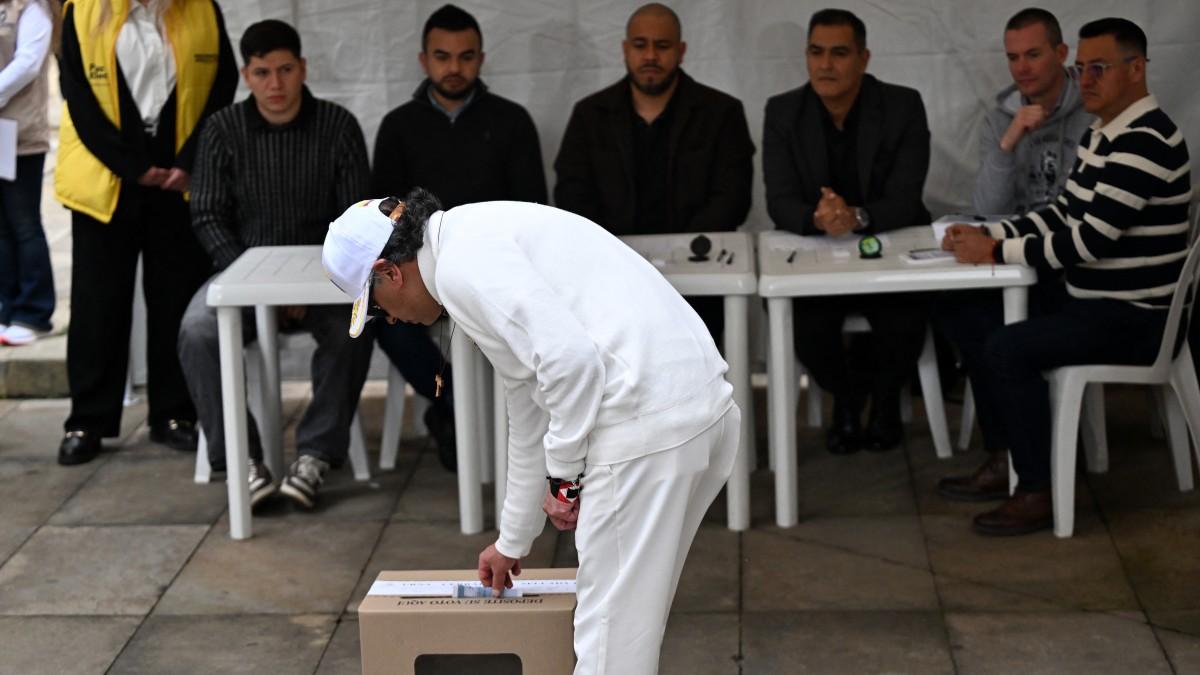 Colombianos comienzan a votar en balotaje entre la izquierda en el poder y la ultraderecha