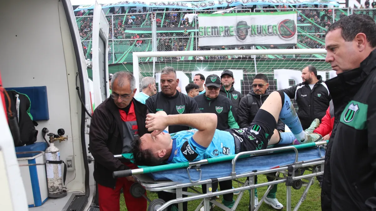 Tras la suspensión del partido, cómo fue la agresión al arquero de Nueva Chicago y el enojo de los hinchas de San Martín