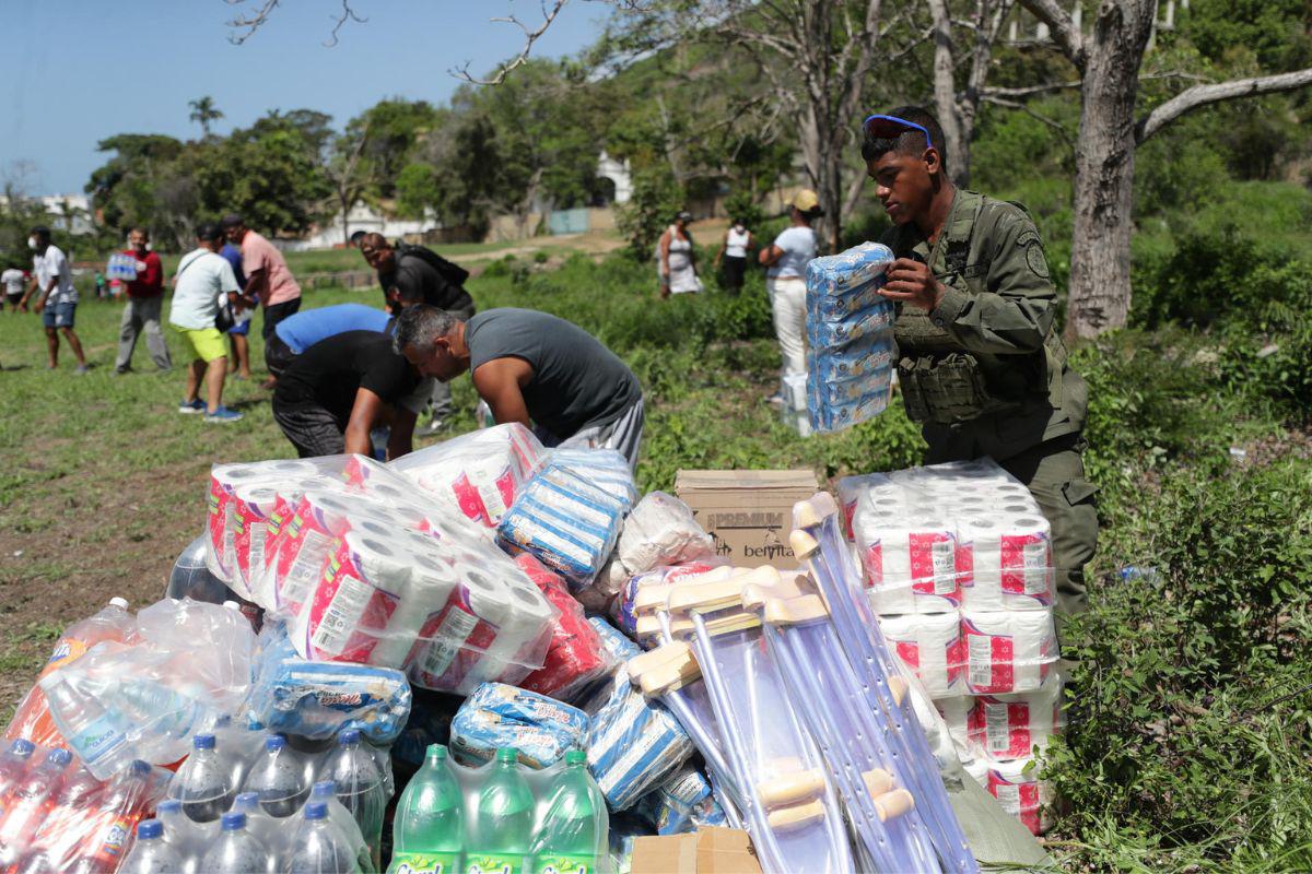 Ecuador espera enviar esta semana un avión a Venezuela con ayuda humanitaria cada día