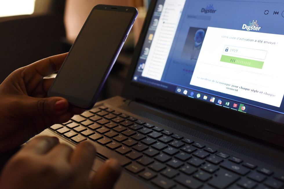 Los fraudes bancarios se hacen más sofisticados y abren una batalla legal: "Los ahorros de una vida se habían esfumado"