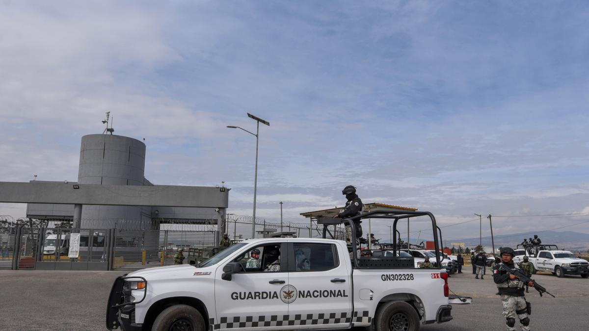 Dan 27 años de cárcel a "El Sultán", exfuncionario de FGR, por delincuencia organizada