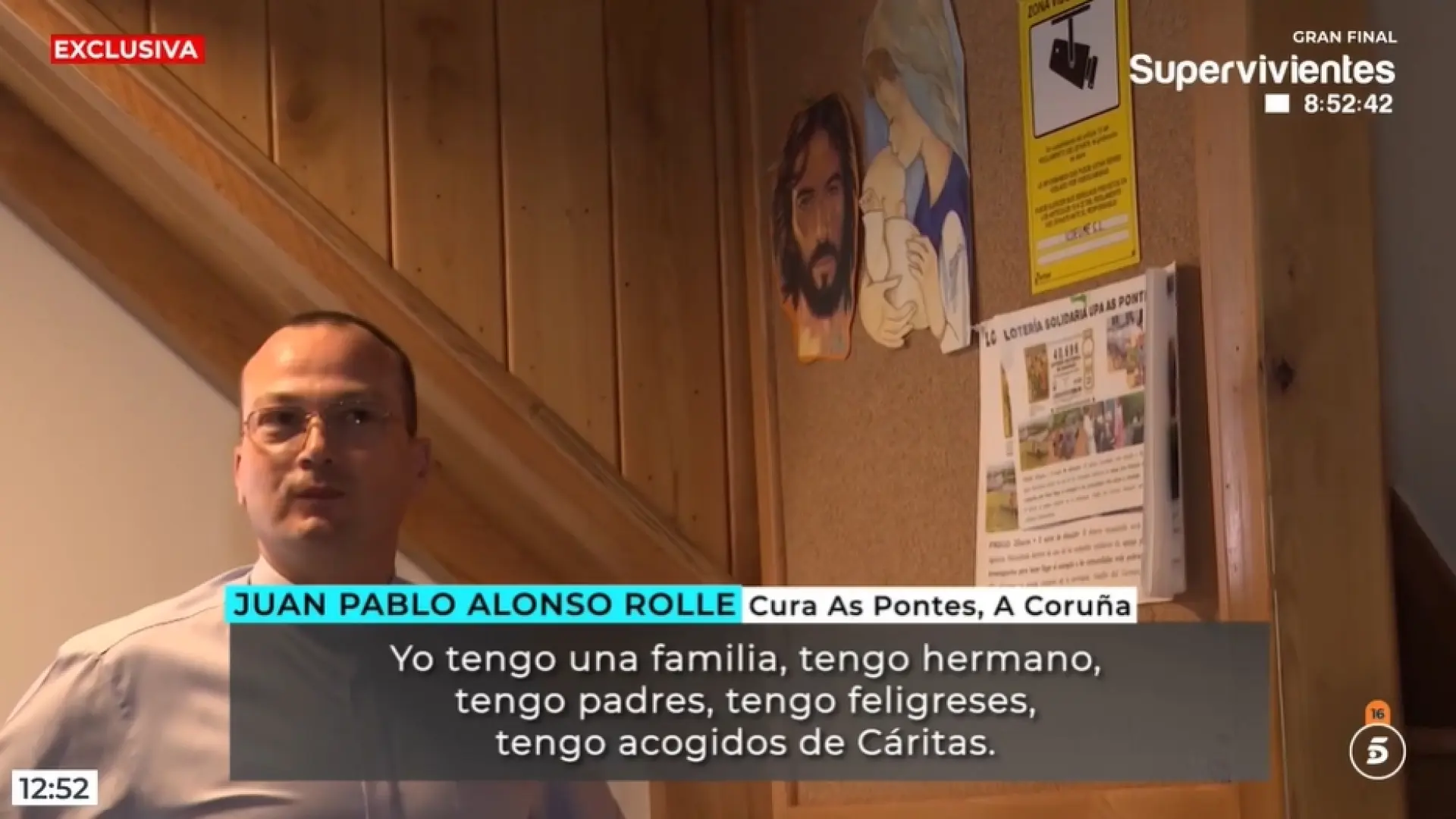 Los vecinos de As Pontes, contra el cura que quiere quitar la terraza de un bar situada en un atrio: "Quiere protagonismo"