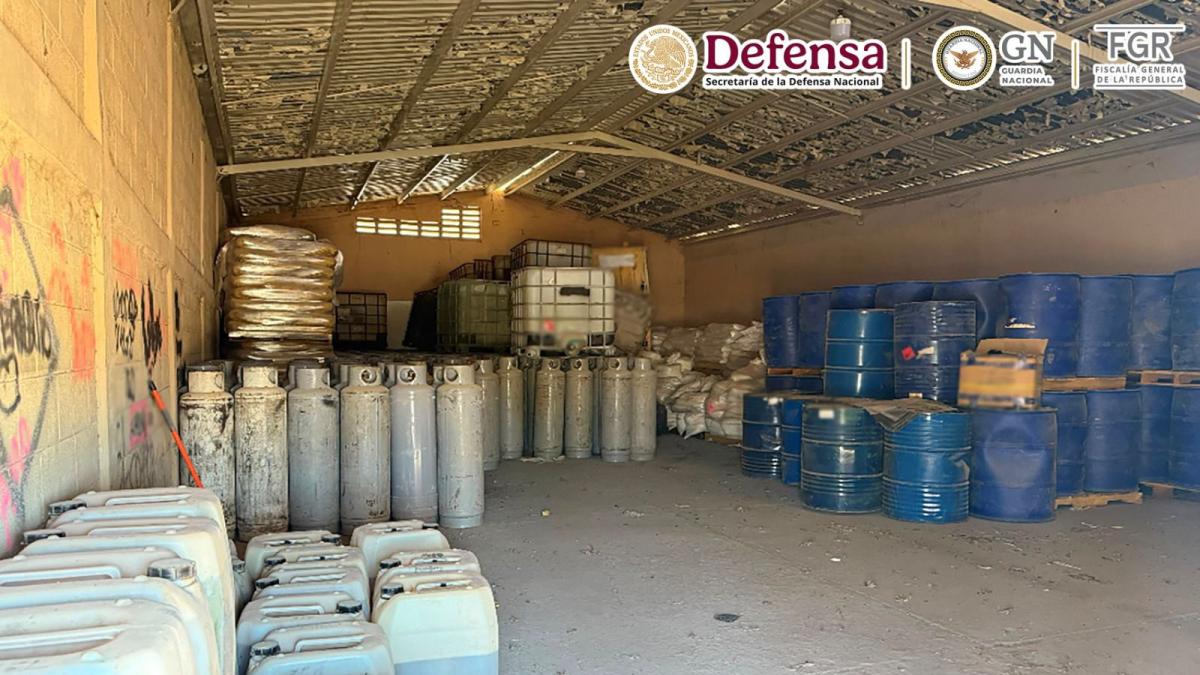 Histórico decomiso en Sinaloa: Aseguran 24 mil litros de metanfetamina en Los Mochis