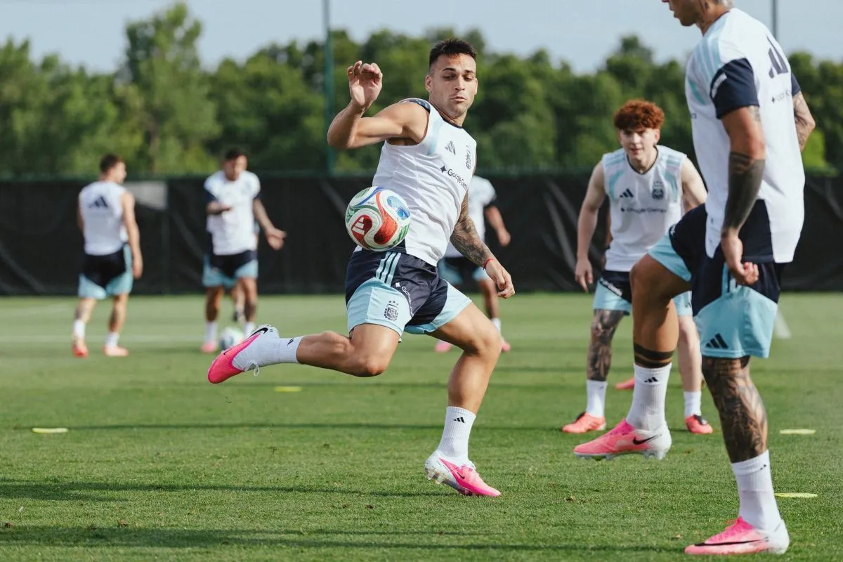 Con Tagliafico a la par y Montiel diferenciado, la Selección Argentina se entrenó en Kansas