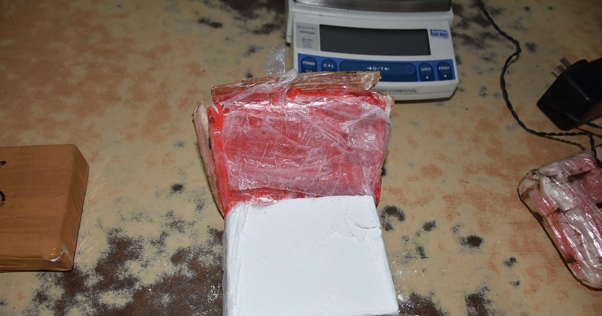 Detienen en Corrientes a una mujer con más de 2 kilos de cocaína pegados al abdomen