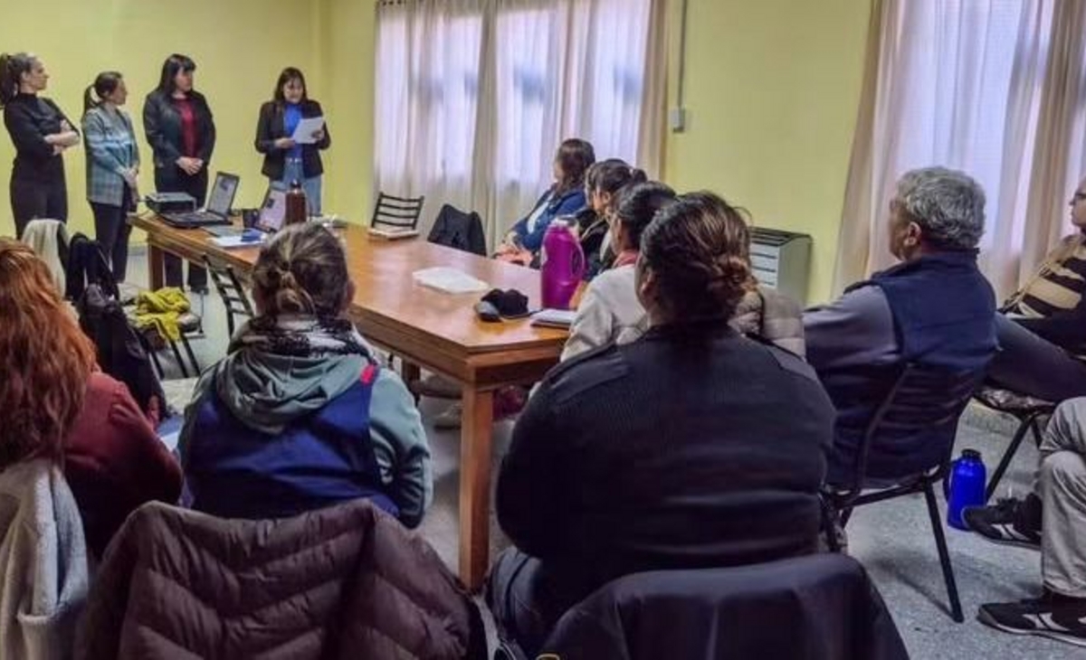 Uriburu puso en marcha una mesa intersectorial para fortalecer el apoyo a las familias
