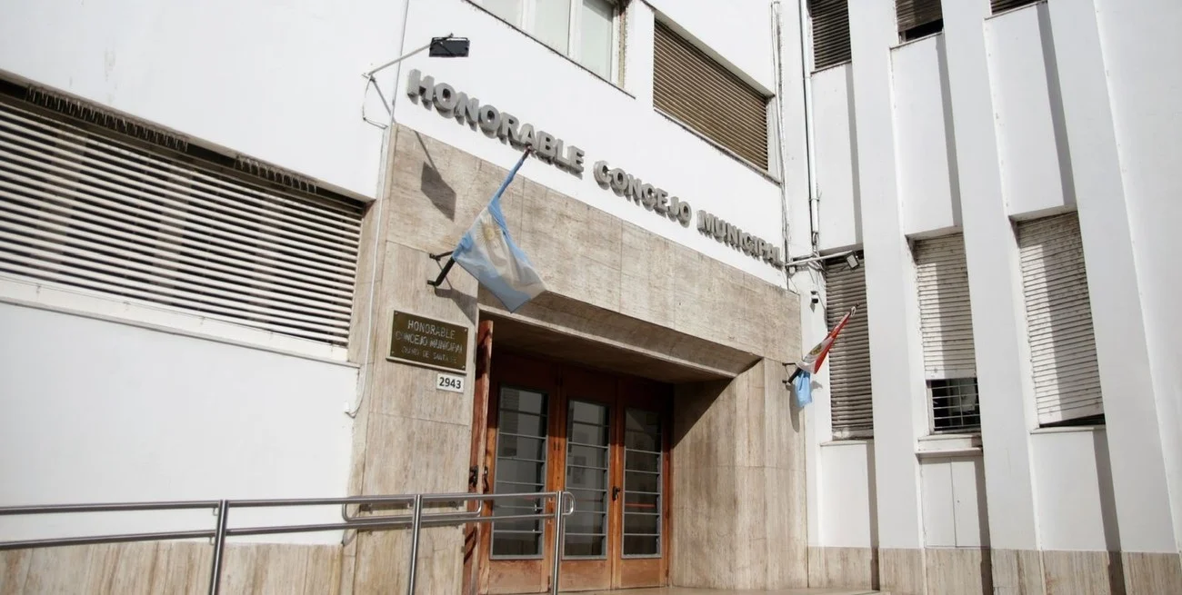 Hacia la autonomía local: un análisis comparativo de Cartas Orgánicas en el Concejo Municipal