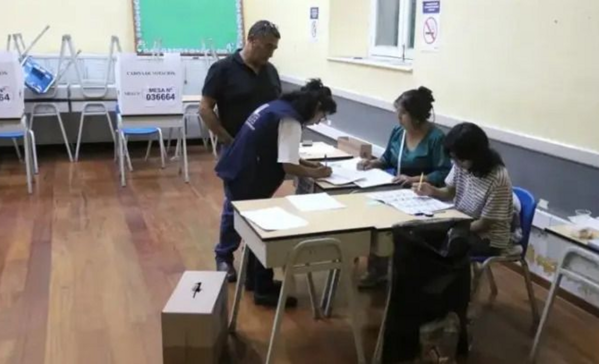 Perú espera los resultados electorales en un clima de fragmentación