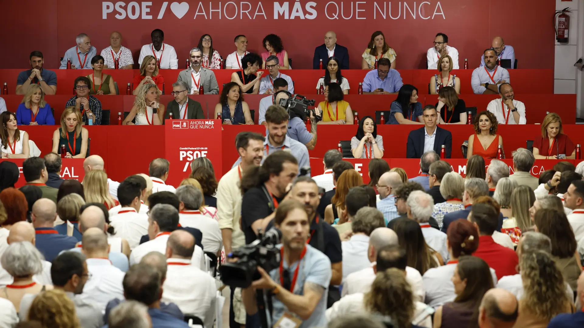 Sánchez replica a Page que en 2016 favoreció la investidura de Rajoy y descarta el adelanto electoral: "Abandonad toda esperanza"