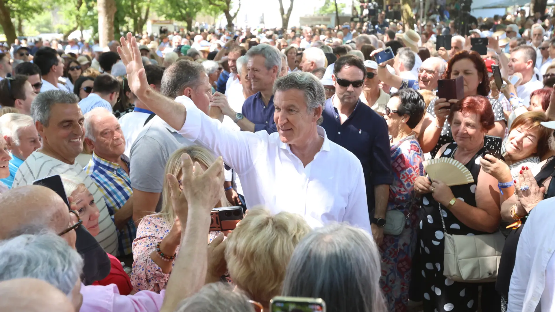 Feijóo promete una "limpieza completa" frente a un Gobierno de Sánchez capaz de organizar una "cacería" contra policías, jueces y fiscales
