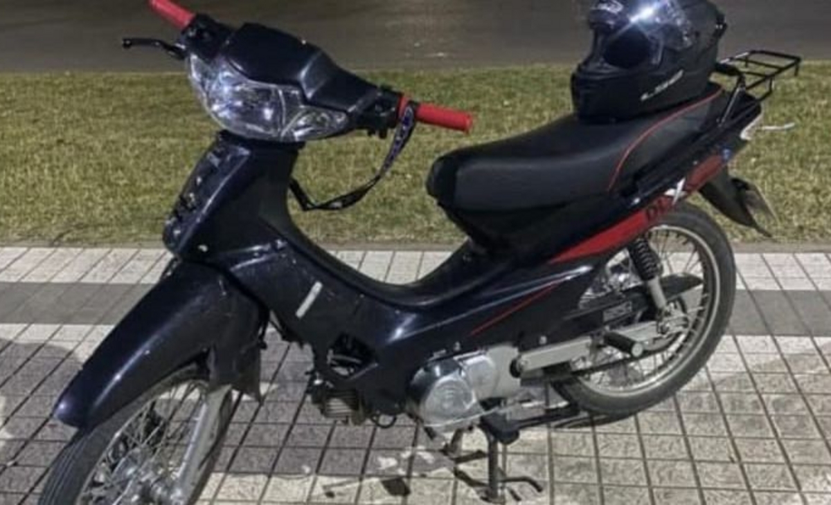 Robaron una moto estacionada cerca de un boliche